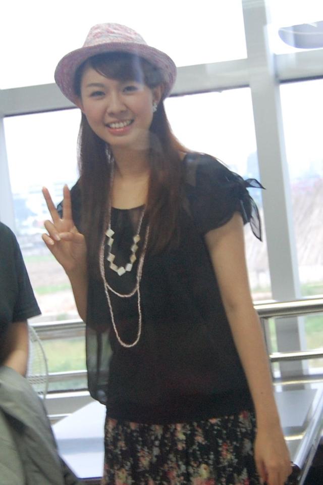 10岁爆红名气不输杨钰莹，却被“身亡”20年，卓依婷如今怎么样了