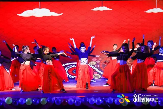 外婆的澎湖湾串词，外婆的澎湖湾串词主持人（2019元旦晚会）