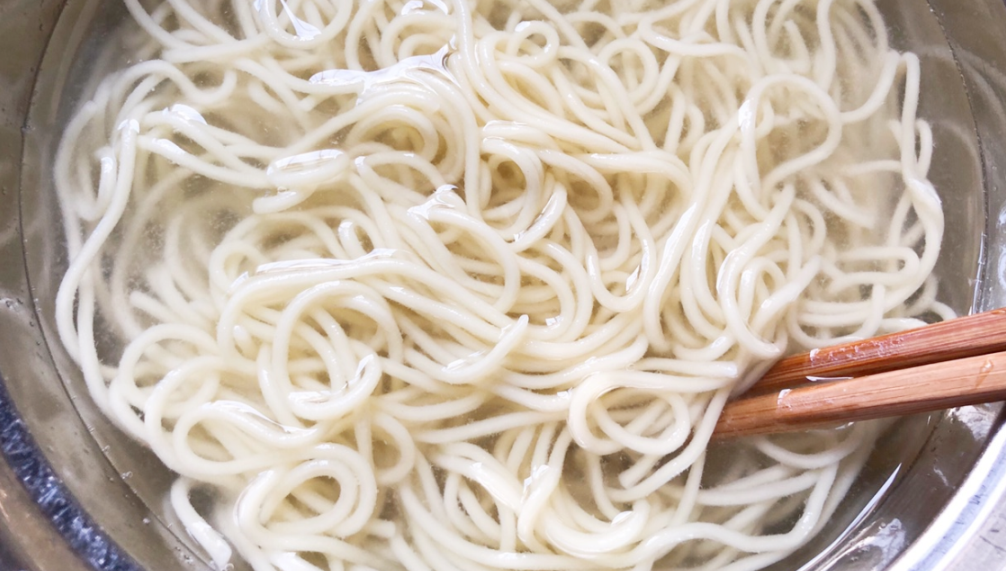 图片[4]-【酸辣凉拌面】做法步骤图 10分钟搞定 比红烧肉还香-起舞食谱网