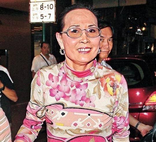 何鸿燊和他的4位妻子，以及与利智、邝美云之间的故事并不简单