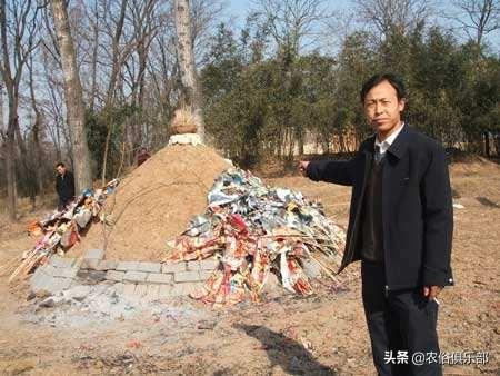 墓碑一般用什么字体，墓碑一般用什么字体比较好（掌握这三点不闹笑话）