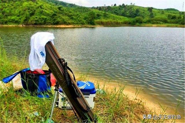 秋季南风天钓鱼怎么选钓位，注意钓法要能“防风”