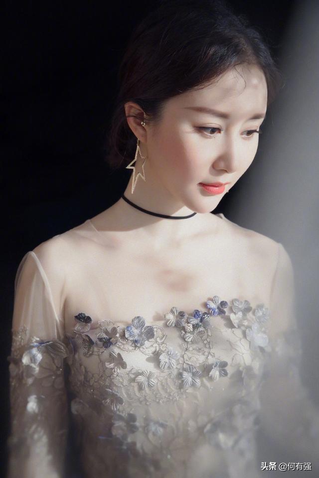 舒畅的穿搭却越来越惊艳了,舒畅近照穿紧身基础装秀出好身材