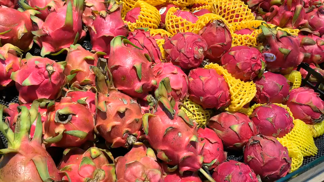 火龙果怎么切，火龙果怎么切好看摆盘不带皮（才知道“最完美”打开方法）