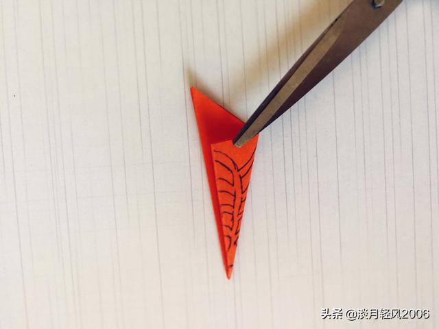 剪窗花的详细步骤图，初学者拿来练手的窗花剪纸教程（我们一起剪窗花）