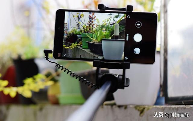 小米手机如何用线控式自拍杆！亲测可行，小米手机自拍杆遥控如何使用（自拍杆体验之——小米自拍杆线控版体验）