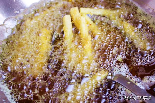 脆皮土豆块家常做法，脆皮土豆的做法和配方窍门（炸薯条不用出去买）