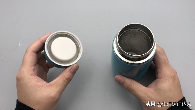 保温杯怎么清洗，新买的保温杯怎么清洗（保温杯脏了别只会水冲）