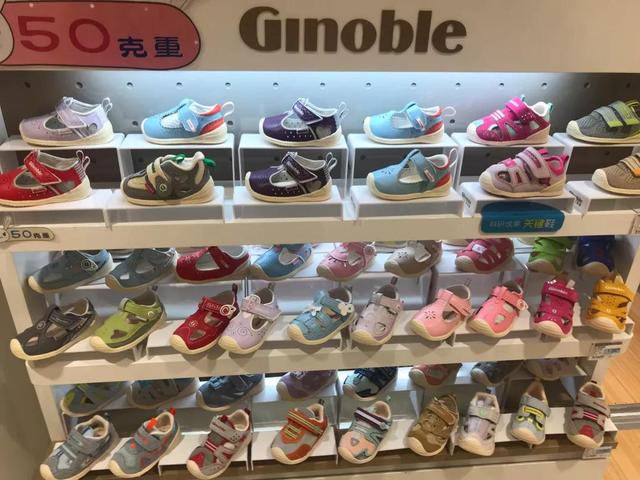 儿童凉鞋怎么选择比较好，儿童凉鞋到底要怎么选