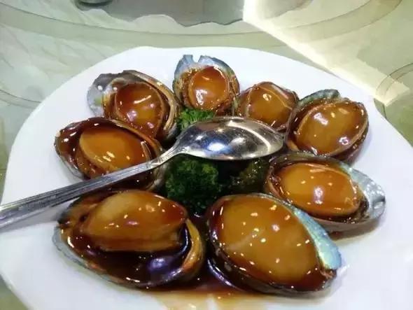 请问清炸小扒皮鱼的做法，炸小剥皮鱼的做法大全（今后再也不怕不认识海鲜了）