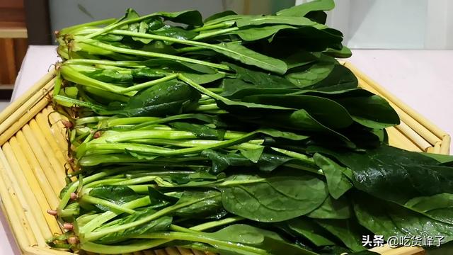 菠菜汁和面怎样做更绿，怎样使菠菜汁和面更绿（让你找回小时候的味道）