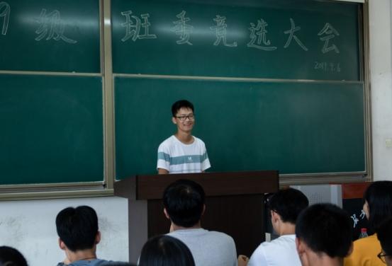 班委有哪些职位，班委有哪些职位要团员（大学班级至少有10个班委）