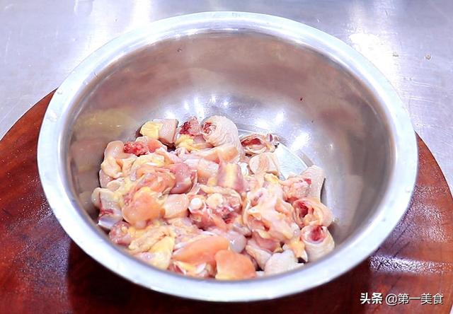 干锅鸡的制作方法，风干鸡的制作方法及配方（“干锅鸡”在家怎样做省油还鲜香）