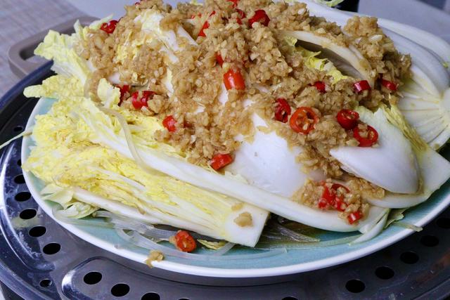 娃娃菜跟粉丝怎么做的，加入蒜蓉和粉丝
