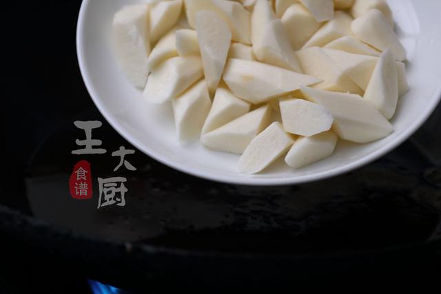 拔丝山药怎么做，山药最简单的家庭做法（掌握好你也可以轻松做出拔丝菜）