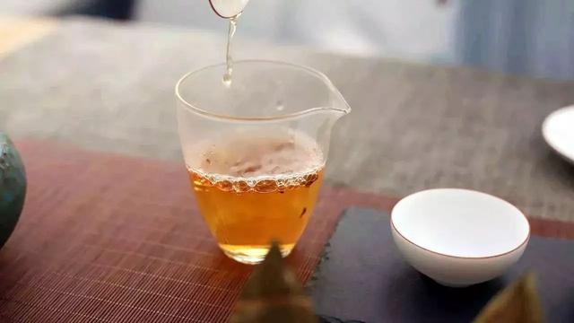 泡沫红茶的制作方法，如何泡红茶泡茶基本步骤（泡沫红茶的泡沫对人体有害吗）