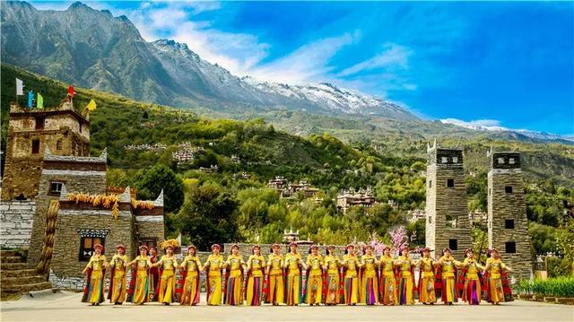 迥巴藏戏，迥巴藏戏 郎杰次仁事迹材料（遇见古碉·藏寨·美人谷）