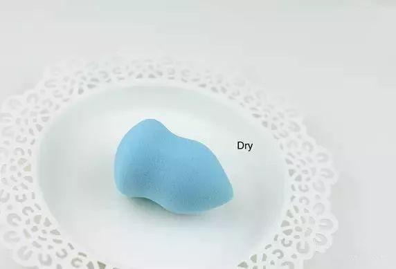 新粉扑的正确使用方法是什么，刚买的粉扑应该怎么用（一只“小小”的海绵粉扑居然有“百种”使用方法）