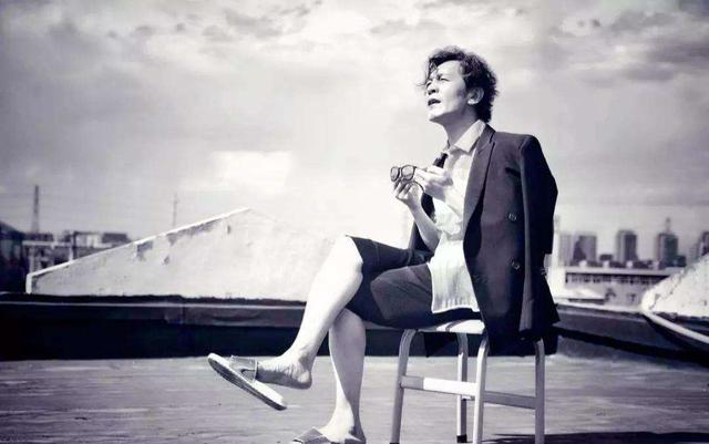 哈文的父亲到底是谁，哈文父亲资料（口吃、失声、进央视、怼台长）