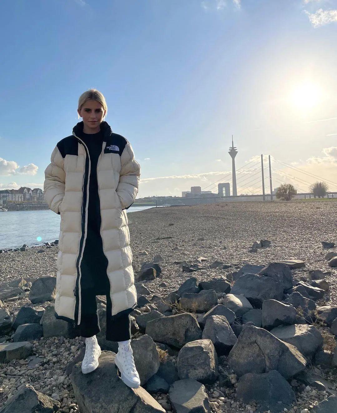 云南少数民族服饰，云南各民族的服饰（体育生羽绒服火了）