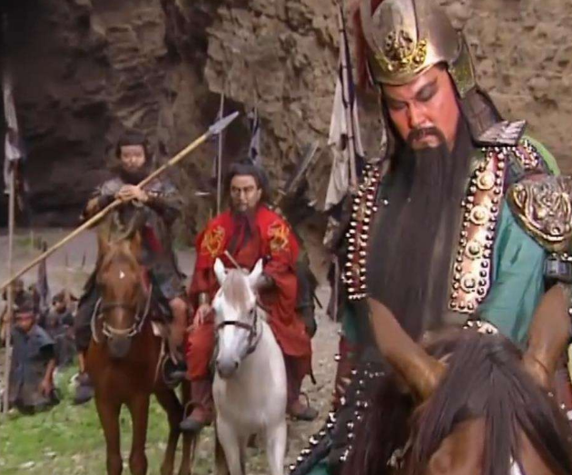 曹操败走华容道，三国曹操败走华容道在哪一集（曹操为什么非要沿这条路逃跑）