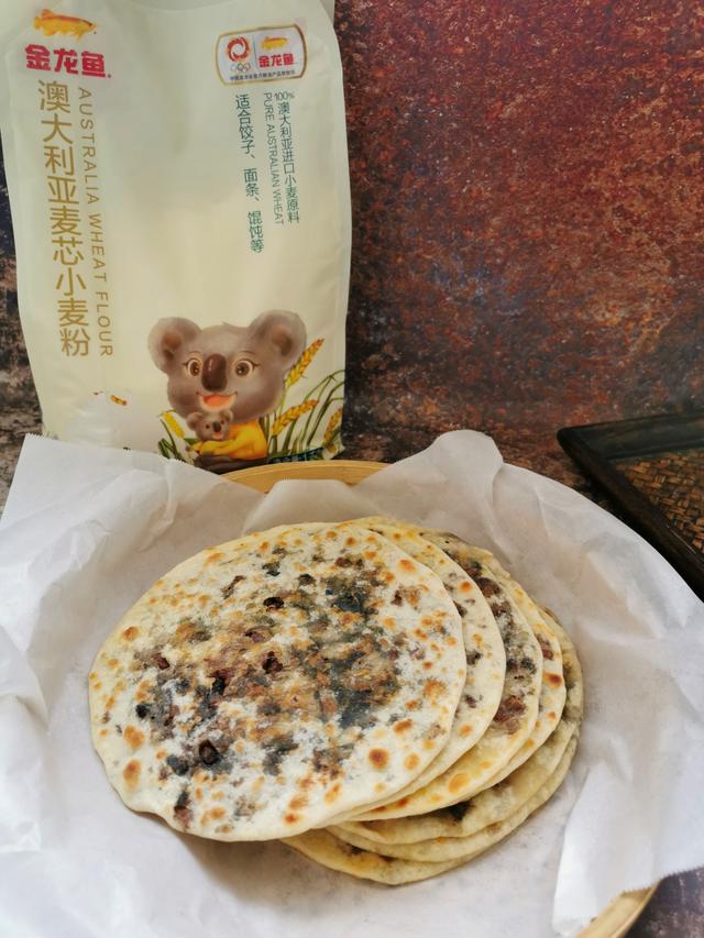 做梅干菜烤饼方法，烤梅干菜饼的做法（教你做又香又脆的梅干菜烧饼）