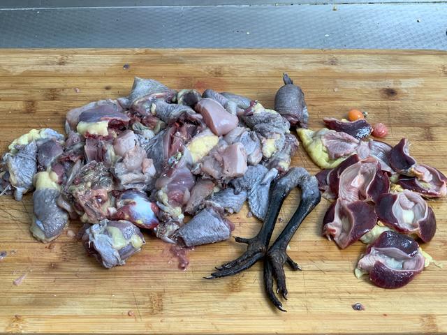 炖小鸡的家常做法，小鸡炖蘑菇的家常做法（鸡肉鲜香嫩滑不腥不柴）