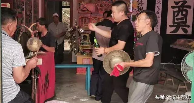 七字孝歌歌词，七字孝歌歌词关四门（汉中这首孝歌，你听过吗）