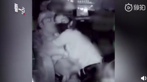 许志安 - 服务第一歌词是什么，许志安为什么你背着我爱别人mv（当年郑秀文叫许志安救命今却被插刀）