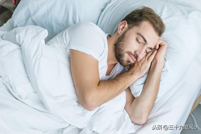 离职发朋友圈感恩的话，离职朋友圈高级感文案（婚外感情中男人追女人是一种什么样的心态）