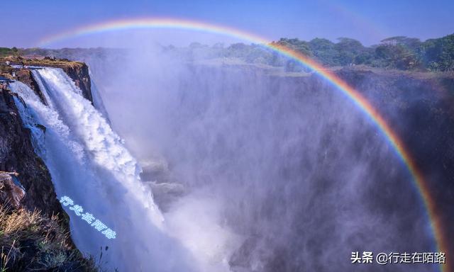 维多利亚大瀑布，维多利亚瀑布（平均每秒935吨流量）