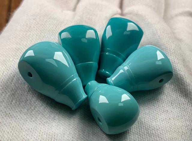 瓷松与绿松石的区别，瓷松和绿松的区别（中国绿松石VS美国绿松石）