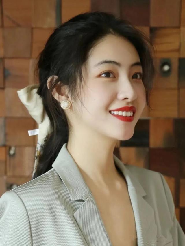 什么发型显脸小显年轻，适合瘦脸的发型（简单易打理的4款发型）