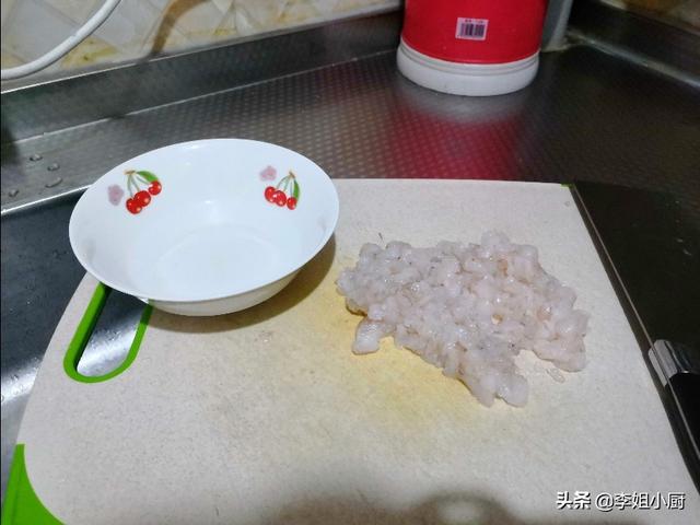 三鲜馅包子的做法，木耳三鲜馅包子的做法（疫情期间少出门）