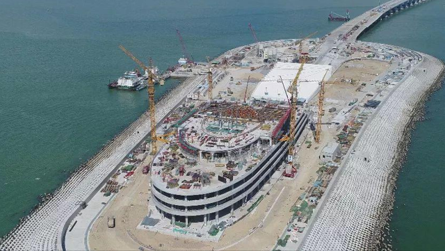 1,珠海人工岛,耗资18.35亿建设,填海造地面积220万平方米