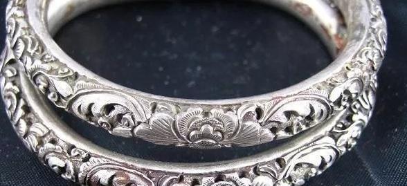 清洗银饰品用什么洗更白亮，银子用什么洗得干净又亮（其中大有门道\n琲）