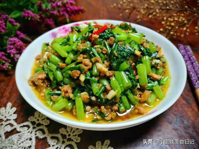 肉末炒茼蒿的家常做法，肉片炒茼蒿的做法（碰到这菜我从不错过）