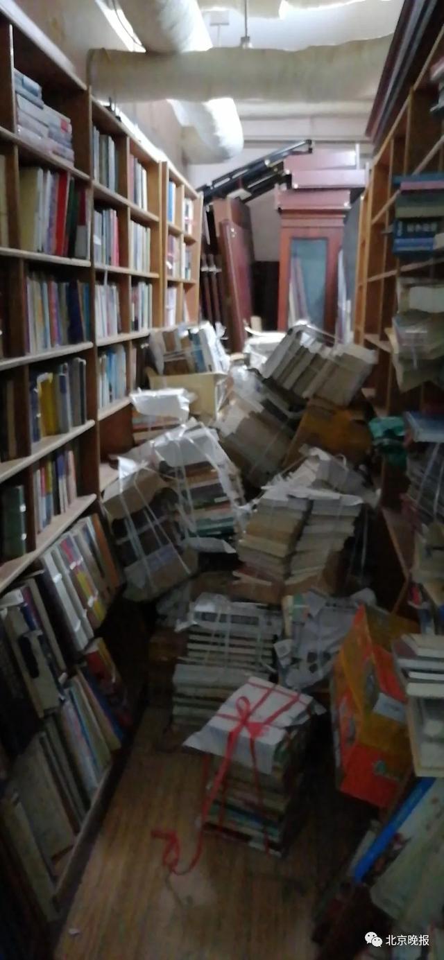 书店突然变了样，承载二十余年回忆的盛世情书店正式关张