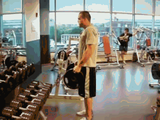 三角肌在哪个位置图片，三角肌在哪个位置示意图（下面5个动作告诉你答案）