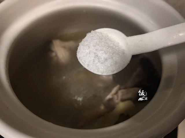 沙参玉竹老鸭汤，简单好做的养生汤（搭配这3种食材一起炖）