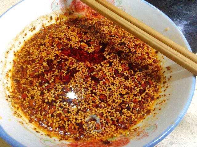 麻辣鸡腿的做法，麻辣鸡爪的制作方法和配料（鸡腿做成“麻辣鸡丝”）