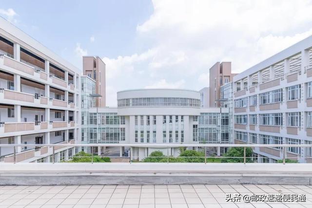 2021级湖南师范大学树达学院新生开学时间和入学指南及入学军训考试，湖南师范大学树达学院学费（多所高校公布开学时间、网课安排）
