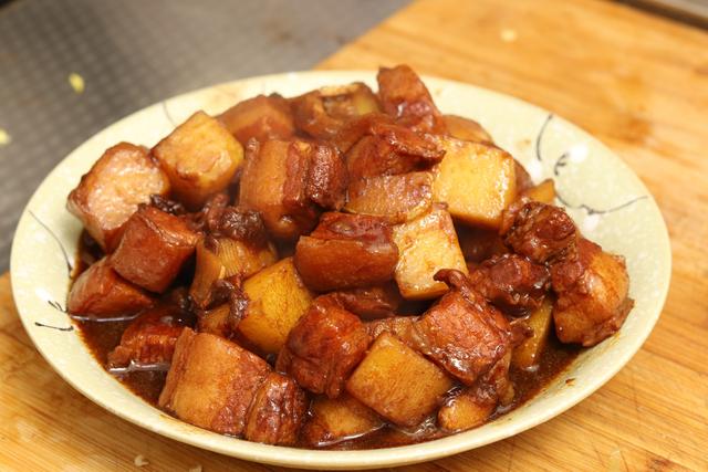 上海红烧肉家常做法简单不油腻，红烧肉的家常做法