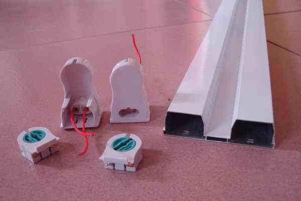 节能灯管怎么安装和替换啊，节能灯灯带怎么换（日光灯更换及灯座维修方法介绍）