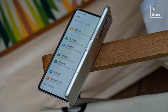 三星翻盖手机folder 3，折叠屏当下最优选，三星