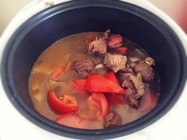 炖牛肉的正确做法，炖牛肉的正确方法（老婆炖牛肉时放了一包茶叶）