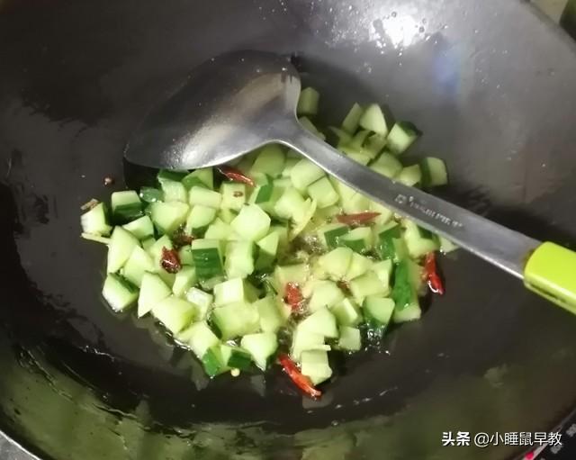 炒三丁怎么做好吃，炒三丁的做法（鲜香开胃又下饭）