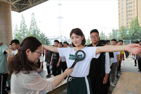 高考不能穿有字母的衣服吗，高考让穿带字母的衣服吗（班主任一语道破玄机）