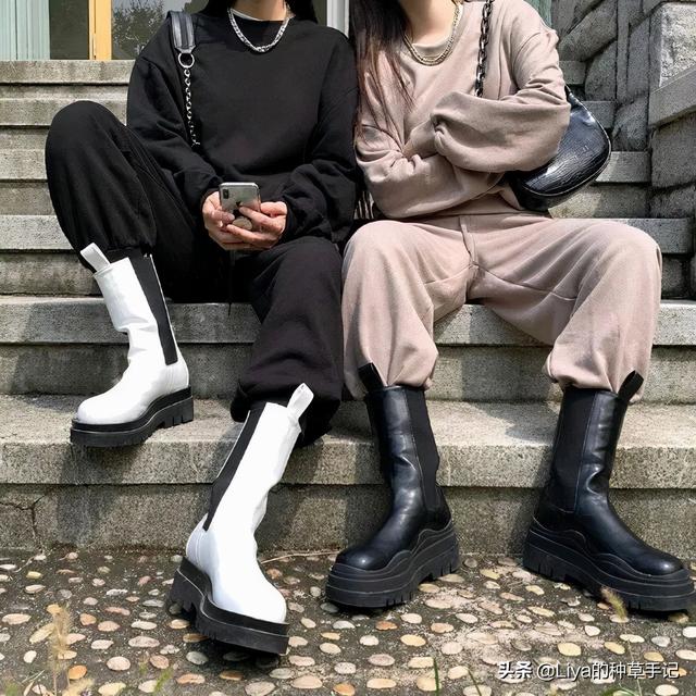 麂皮绒面料优缺点，麂皮绒面料的衣服怎么样（今秋第一双靴子，一定要穿这双）