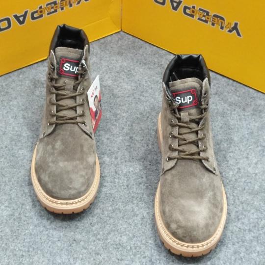 中帮靴子配什么裤子男，中帮鞋配什么袜子男（2019秋冬新款马丁靴工装潮靴复古时尚中帮真皮靴沙漠靴雪地靴子男）